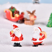 Figurines de Noël en résine : paysage miniature, Père Noël, camion rouge, cloche, renne, bonhomme de neige, sapin de Noël – Ornements