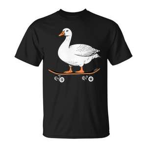 Camiseta con diseño de ganso en monopatín para amantes de los gansos y skaters - Product Image 1