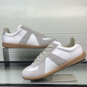 รองเท้ากีฬาลำลองคุณภาพดีไซเนอร์ปี 2026 สำหรับผู้ชายและผู้หญิง ระบายอากาศได้ดี หนังแท้ สวมใส่สบาย แบบผูกเชือก กันลื่น พื้นเรียบ - Product Image 2