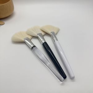 Brocha Aplicadora de Mascarilla <span class=keywords><strong>Facial</strong></span> de Pelo de Cabra Blanco Súper Suave con Logotipo Personalizado, para Tratamiento de <span class=keywords><strong>Peeling</strong></span> con Ácido Glicólico - Product Image 3