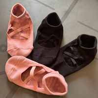Chaussettes de yoga et de pilates antidérapantes en coton respirant haute densité avec logo personnalisé Glacier, à bretelles croisées, pour femmes