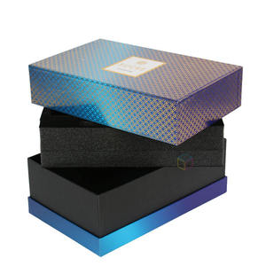 Boîte d'emballage haut de gamme pour montre, ensemble cadeau rigide <span class=keywords><strong>en</strong></span> <span class=keywords><strong>carton</strong></span> à trois pièces (couvercle et base) avec logo <span class=keywords><strong>argenté</strong></span> <span class=keywords><strong>en</strong></span> relief et <span class=keywords><strong>plateau</strong></span> <span class=keywords><strong>en</strong></span> mousse - Product Image 4