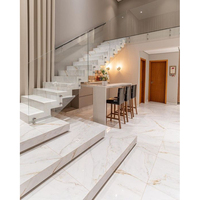Livre de marbre blanc personnalisé assorti escalier intérieur marches carreaux