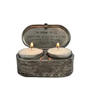 Compacte Zilveren Judaica Reiskandelaars In Vernikkelde Ovale Doos Met Jeruzalem-Ontwerp