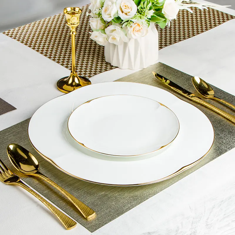 Assiettes en forme de fleur or blanc vaisselle de luxe en porcelaine service d'assiettes vaisselle ensemble de vaisselle vaisselle de mariage en céramique