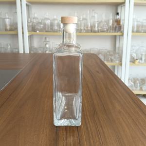 <strong>Non</strong> <strong>Alcoholic</strong> Spirits 750ml Square Glass Wine/Spirits Bottle Bar Top Finish - Product Image 3