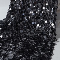 Tissu en dentelle brodée de perles tubulaires et de paillettes, style européen-américain, luxueux, métallique, biologique, lourd, pour un look dramatique et sexy