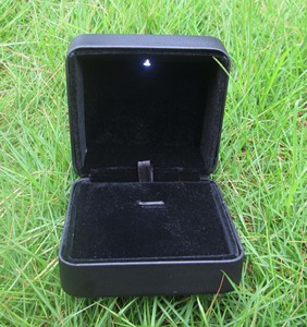 Estuche de Joyería de Plástico Negro de Lujo, Lacado, para Anillos y Colgantes, con Caja de Luz LED, para Bodas - Product Image 3