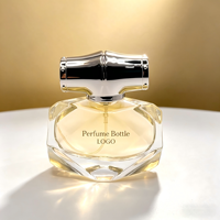 Flacon de parfum élégant à vaporisation fine 30ml 50ml, taille personnalisée, design carré transparent, pulvérisateur à pompe, capuchon argenté, boîte de 100 pièces
