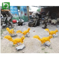 Statue d'animal en fibre de verre Statue d'écureuil jaune en fibre de verre