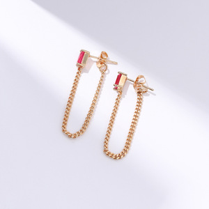 Orecchini a perno con catena e nappe in pietra rossa, stile minimalista, accessori moda da donna per l'uso quotidiano - Product Image 1