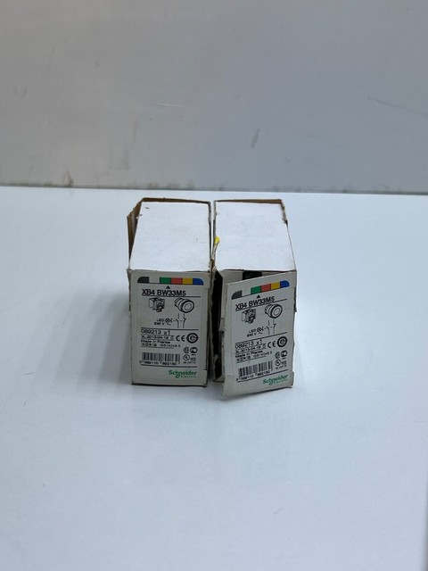 (Lot 2 Pcs) XB4-BW33M5 Green Light Button Switch