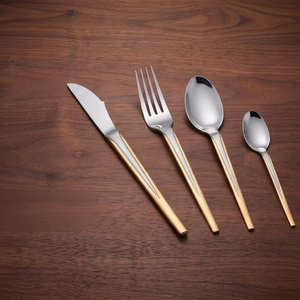 Ensemble de couverts modernes plaqués argent avec des poignées élégantes à bords dorés, parfait pour la maison, les mariages, les banquets et les restaurants. - Product Image 1