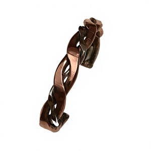 Brazalete Tradicional de Cobre para Mujer, Elaborado con Textura Martillada Artística, Acabado Pulido, Estilo Vintage Elegante - Product Image 1