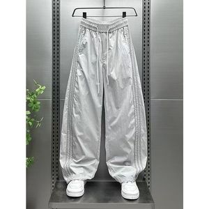 Pantaloni sportivi casual da uomo a gamba dritta con inserti, leggeri, estivi, a righe, con taglio curvo, vestibilità ampia, di tendenza - Product Image 4