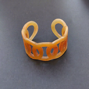 Brazalete de Cuerno de Vaca Hecho a Mano por Artesanos de MN EXPORTS, Brazalete de Cuerno Natural Liso, Regalo Cristiano de Moda - Product Image 1