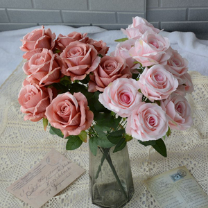 Bouquets de roses artificielles en velours bleu <span class=keywords><strong>royal</strong></span> à 7 têtes, vente en gros de fausses roses pour la décoration des centres de table et des allées de mariage - Product Image 4