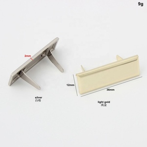 Étiquettes de <span class=keywords><strong>bagages</strong></span> <span class=keywords><strong>personnalisées</strong></span> en métal Nolvo World, 4 couleurs, 36*12 mm, plaque rectangulaire, logo de marque gravé, étiquette personnalisée pour sac - Product Image 2