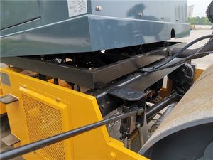 Rouleau de compactage intelligent avec système de vibration et de pulvérisation d'eau à contrôle électronique - Product Image 6