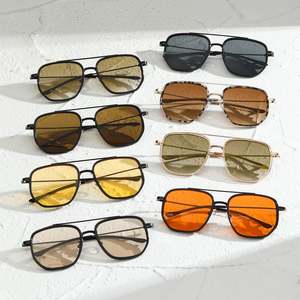 Lunettes de soleil pilote classiques à double pont, personnalisables avec logo, tendance 2025, protection UV400, monture métallique carrée pour hommes et femmes - Product Image 1