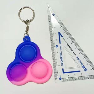 Juguetes de Silicona Personalizados para Aliviar el Estrés, Llaveros con Burbujas para Presionar con los Dedos, Juguetes Antiestrés - Product Image 3