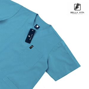 Blue Sea Medical Scrub Top para laboratorio y clínica de fácil cuidado con elegante cuello en V y 3 bolsillos prácticos con aberturas laterales que facilitan el movimiento - Product Image 3