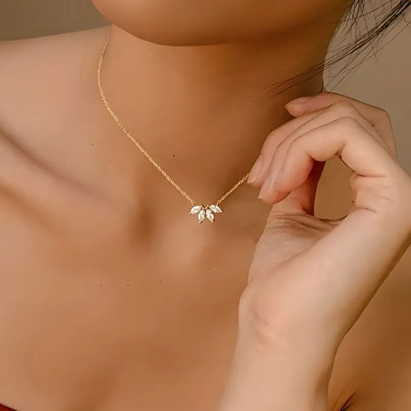 Großhandel trendige Schmuckgeschenke 14K Gold plattiert CZ Mond-Blütenblatt Blatt Diamant CZ Blume Choker-Halsketten für Damen Mädchen