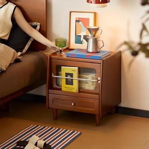 Table de chevet en bois massif de style vintage avec tiroir de rangement et porte en verre pour chambre à coucher - Product Image 1