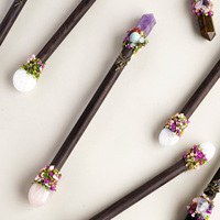 Vente en gros : Baguette magique en cristal naturel standard, Sceptre magique, Baguette en pierre précieuse, Baguette magique féerique, Articles d'artisanat et accessoires de festival