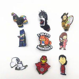 Özelleştirilebilir Çizgi Film Karakteri At Şapkalı Fabrika Broşu Emaye Yaka İğnesi - Product Image 1