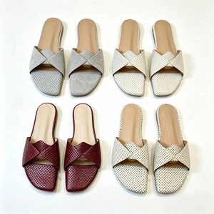Sandales plates à pois pour femmes, à bout ouvert, en cuir microfibre, semelle extérieure en caoutchouc antidérapante, chaussures d'été à lanières avec pierres - Product Image 1