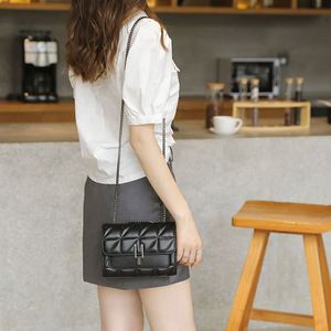 Bolso Bandolera Pequeño <span class=keywords><strong>de</strong></span> Mujer Estilo Nueva <span class=keywords><strong>York</strong></span>, Gran Capacidad, Cuero PU, Cadena con Diseño <span class=keywords><strong>de</strong></span> Rejilla, Correa <span class=keywords><strong>de</strong></span> Hombro Única, Cierre <span class=keywords><strong>de</strong></span> Cremallera, Ranuras para Tarjetas, Moderno - Product Image 3