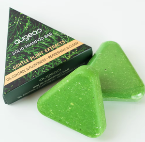 Champú sólido herbal portátil de tamaño viaje, color verde, en forma triangular. - Product Image 1