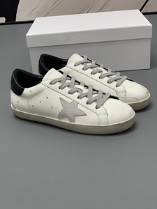 <span class=keywords><strong>Sneakers</strong></span> in Pelle Bianca Effetto Vissuto con Stella, Lacci Grigi, Tacco Nero, Suola Morbida, Scarpe Casual da Donna per Uso Quotidiano, Vendita all'Ingrosso - Product Image 3