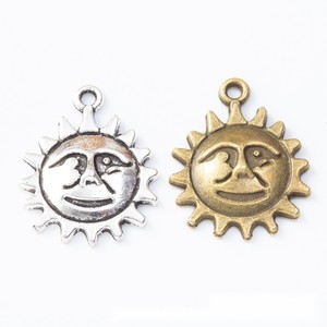 Colgante Celestial de Aleación de Zinc con Diseño de Rayo de Sol y Rostro, en Plata Antigua y Bronce, para Talismán de Adivino del Tarot - Product Image 1