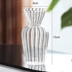 Großhandel Zylinder gerippt Glas Knospe Vase Hochzeit kleine einzelne Mini Knospe Blumenvase klares Glas Knospe Vase in loser Schüttung gesetzt