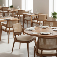 Chaise de salle à manger commerciale moderne du Guangdong pour hôtels, restaurants et services hôteliers, avec dossier en rotin naturel et structure en bois véritable