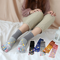 Chaussettes à cinq doigts en coton doux à motif étoile et lune, personnalisables à faible MOQ, avec imprimé animal, chaussettes de cheville à doigts séparés