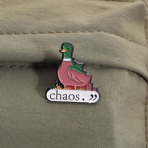 SCI FI เข็มกลัดเคลือบรูปเป็ดที่สร้างความโกลาหลให้กับเมืองเข็มกลัดโลหะมีปกกระเป๋าใส่เครื่องประดับเป็นของขวัญสำหรับเพื่อน - Product Image 3