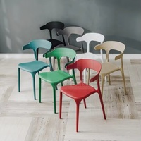 Chaises de salle à manger modernes en plastique PP empilables pour la vente en gros