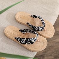 2026 Tongs compensées en mousse pour femme, avec semelle en paille et lin, motif petite marguerite tissé, style coréen tendance, pour l'extérieur, à talon plat