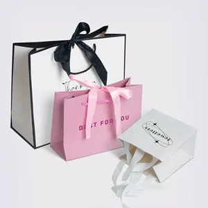 Sacchetto di carta famoso marchio regalo personalizzato stampato Shopping bianco abbigliamento Packaging biancheria intima da donna all'ingrosso a buon mercato prezzo di lusso