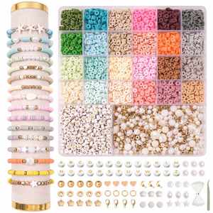 Kit de fabricación de joyas de arcilla DIY: Discos planos, perlas de polímero Heishi, colgantes de concha y cuentas de alfabeto para manualidades de niñas - Product Image 1