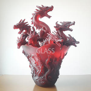 Vase de style dragon en cristal sculpté à la main - Product Image 2