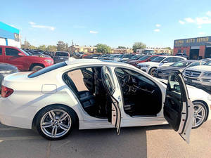 BMW Serie 5 550i 2016, Sedán 4 Puertas, Asientos de Cuero, Faros LED, Pantalla Táctil, Volante a la Izquierda, Techo Solar, Motor 4L Gasolina - Product Image 6