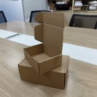 Boîte d'emballage pliable en papier kraft écologique avec fenêtre et impression offset pour sous-vêtements masculins européens et américains, chaussettes et vêtements