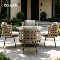 Ensemble de mobilier de patio de luxe pour l'extérieur : Canapé, chaise longue en rotin et aluminium, table basse design pour hôtel, villa et cour