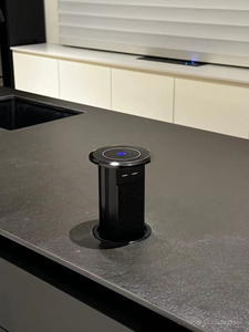 Cuisine intégrée de luxe noire de style moderne personnalisée avec îlot, esthétique sophistiquée pour les intérieurs d'élite - Product Image 6