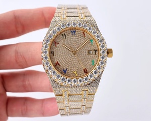 Montre de plongée sportive de luxe personnalisée de haute qualité, 41 mm, chiffres arabes en or, entièrement sertie de diamants, avec mouvement 4302 - Product Image 1