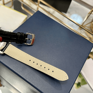 Montres rondes polyvalentes en quartz avec un design orné de cristaux, un cadran à chiffres romains et un bracelet en cuir de haute qualité Chopards - Product Image 4